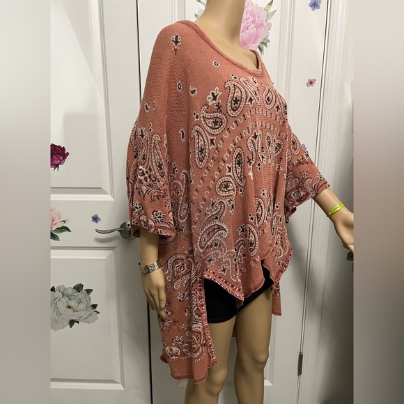 Free People Pink Paisley Top - Picture 2 of 9